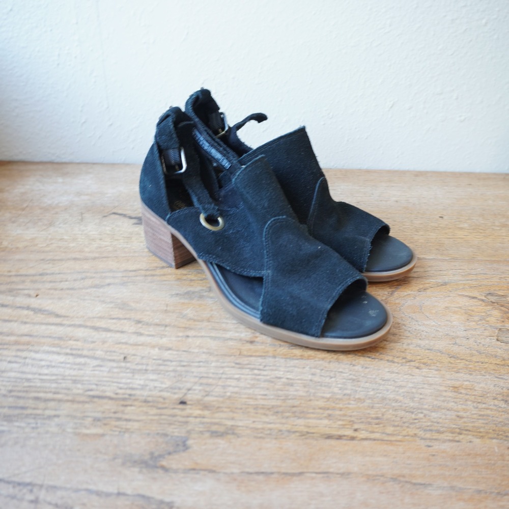 Koolaburra by UGG Women's Size 6 Black Suede Peep Toe Block Heel Sandals Casual